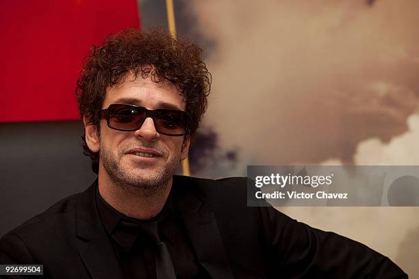 Singer Gustavo Cerati poses to photographers during the launch of his new album "Fuerza Natural" at Hotel Presidente Intercontinental on September 3,...