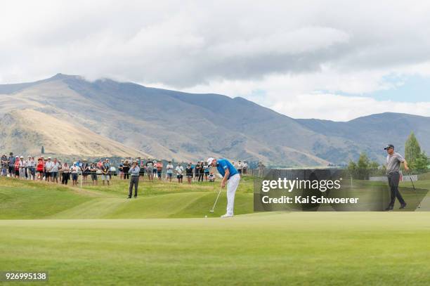 Callan O'Reilly of Australia putts during day four of the ISPS Handa New Zealand Golf Open at Millbrook Golf Resort on March 4, 2018 in Queenstown,...