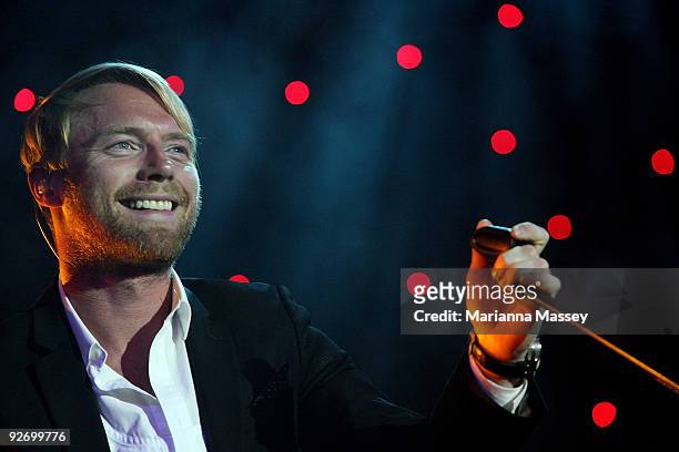 Ronan Keating sings during a special surprise performance at the Crown VRC Oaks Club Ladies Function at Crown Palladium on November 4, 2009 in...