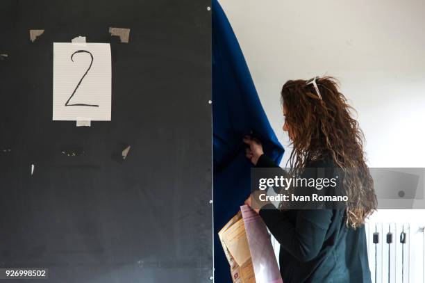 Italian citizens go to the polls to cast their votes to elect a new Italian government on March 4, 2018 in Pontecagnano Faiano, Italy. The economy...