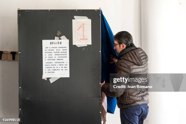 Italian citizens go to the polls to cast their votes to elect a new Italian government on March 4, 2018 in Pontecagnano Faiano, Italy. The economy...