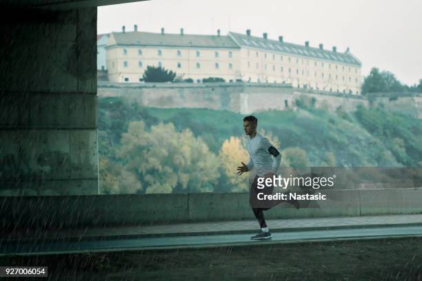 runner finishing lap with rain - novi sad stock pictures, royalty-free photos & images
