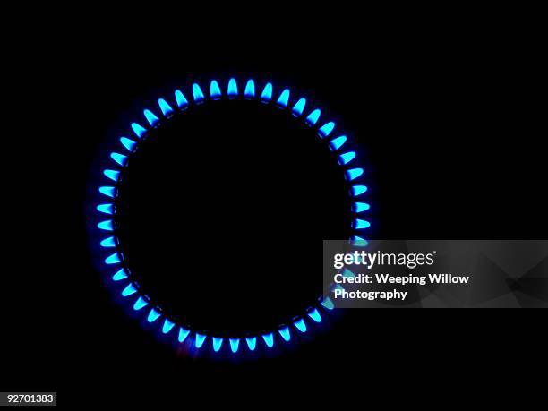 circle of blue flames - hob fotografías e imágenes de stock