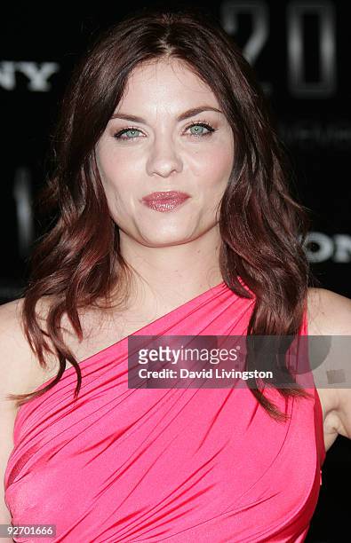 Actress Jodi Lyn O'Keefe attends the premiere of Sony Pictures' "2012" at Regal Cinemas LA LIVE on November 3, 2009 in Los Angeles, California.
