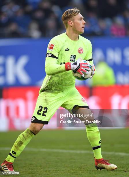 Florian Mueller of Mainz in action during the Bundesliga match between Hamburger SV and 1. FSV Mainz 05 at Volksparkstadion on March 3, 2018 in...