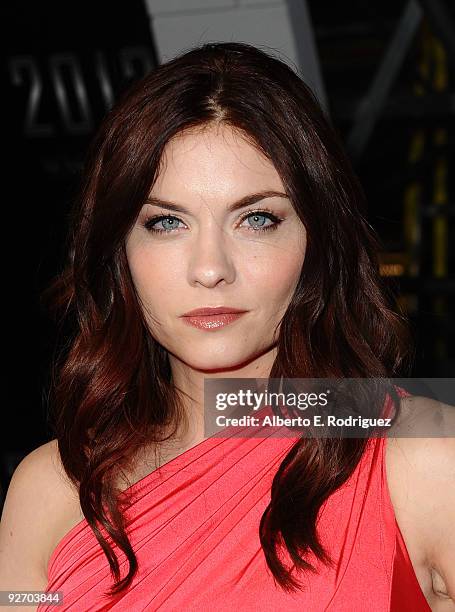 Actress Jodi Lyn O'Keefe arrives at the premiere of Columbia Pictures' "2012" at the Regal Cinemas LA live on November 3, 2009 in Los Angeles,...