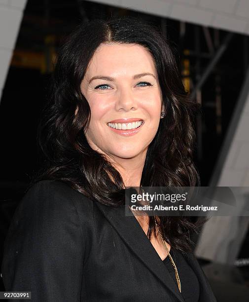 Actress Lauren Graham arrives at the premiere of Columbia Pictures' "2012" at the Regal Cinemas LA live on November 3, 2009 in Los Angeles,...