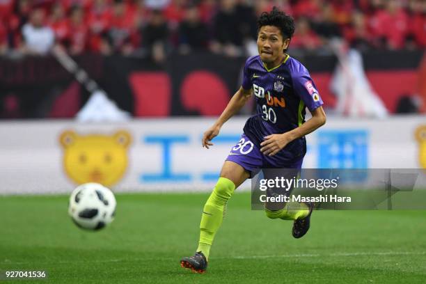 Kosei Shibasaki of Sanfrecce Hiroshima in action during the J.League J1 match between Urawa Red Diamonds and Sanfrecce Hiroshima at Saitama Stadium...