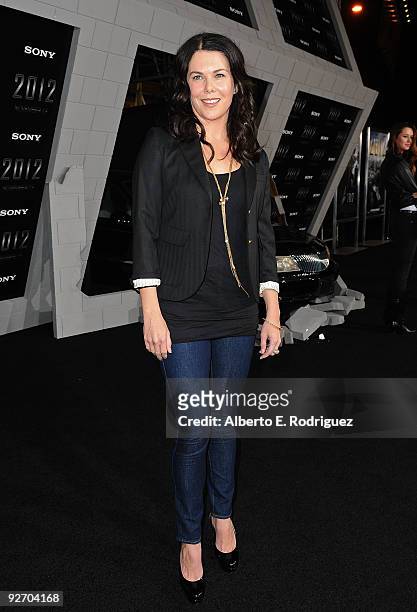 Actress Lauren Graham arrives at the premiere of Columbia Pictures' "2012" at the Regal Cinemas LA live on November 3, 2009 in Los Angeles,...