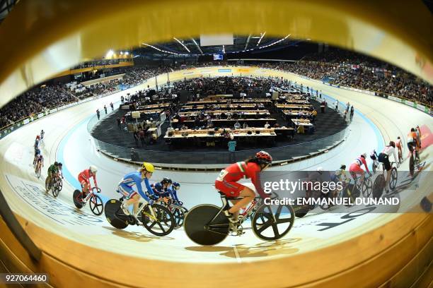 Competitors ride in the women's points race final during the UCI Track Cycling World Championships in Apeldoorn on March 4, 2018. / AFP PHOTO /...