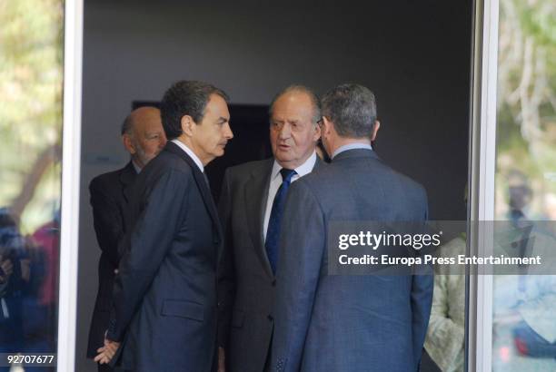 President of Spain Jose Luis Rodriguez Zapatero and King Juan Carlos are pictured at the chapel of rest on November 4, 2009 in Madrid, Spain.