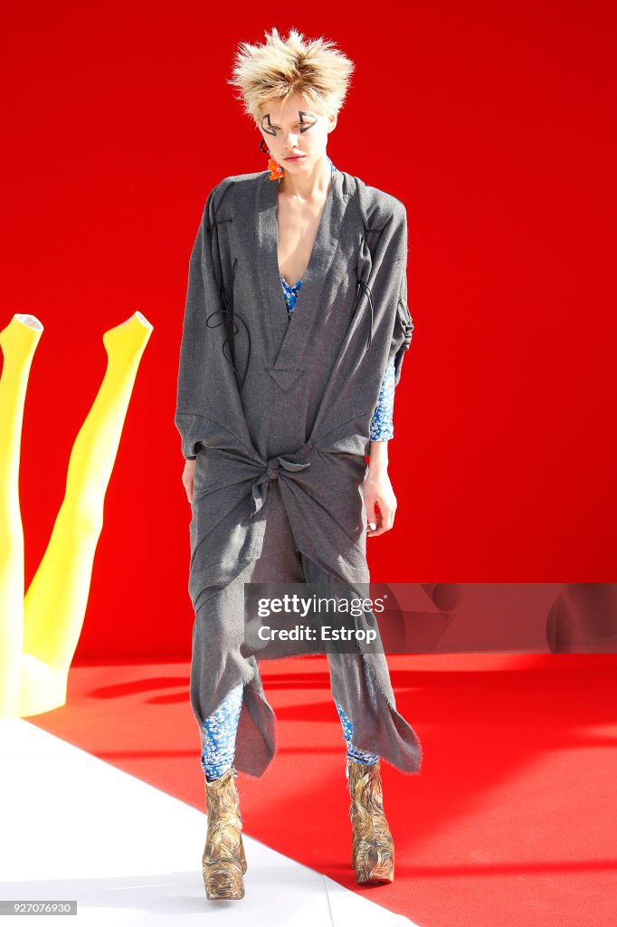 Vivienne Westwood : Runway - Paris Fashion Week Womenswear Fall/Winter 2018/2019
