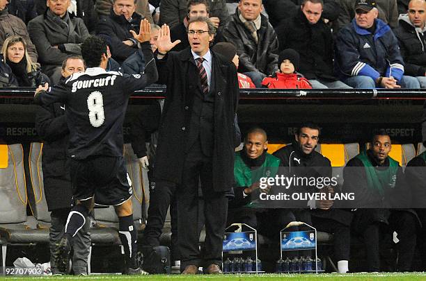 Bordeaux' French midfielder Yoann Gourcuff celebrates with Bordeaux' coach Laurent Blanc after he scored during the Bayern Munich vs Girondins de...