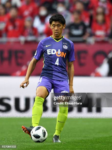 Hiroki Mizumoto of Sanfrecce Hiroshima in action during the J.League J1 match between Urawa Red Diamonds and Sanfrecce Hiroshima at Saitama Stadium...