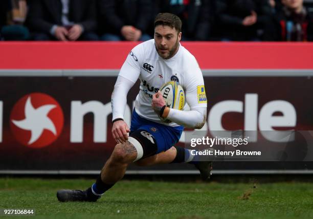 Matt Banahan of Bath Rugby scores their first try during the Aviva Premiership match between Harlequins and Bath Rugby at Twickenham Stoop on March...