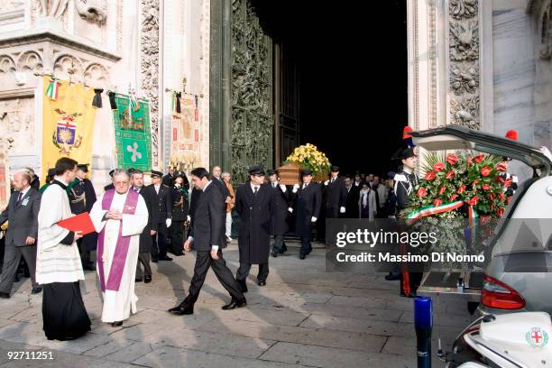 The coffin of Italian poetess Alda Merini is carried out after the funeral at the Milan Cathedral on November 4, 2009 in Milan, Italy. Poetess Alda...