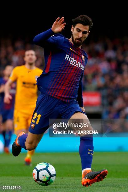 Barcelona's Portuguese midfielder Andre Gomes controls the ball during the Spanish league football match FC Barcelona against Club Atletico de Madrid...