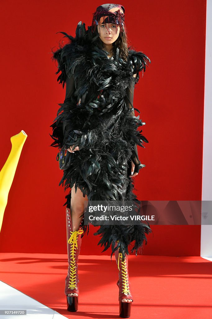 Vivienne Westwood : Runway - Paris Fashion Week Womenswear Fall/Winter 2018/2019