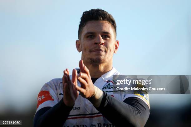 Matt Toomua of Leicester Tigers applauds the supporters following the Aviva Premiership match between Worcester Warriors and Leicester Tigers at...