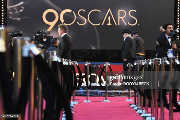 Crews rehearse and get ready on the red carpet a few hours before the "Oscars", the 90th Annual Academy Awards on March 4 in Hollywood, California. /...