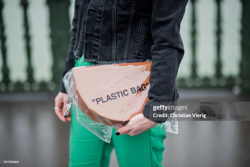 Street Style : Paris Fashion Week Womenswear Fall/Winter 2018/2019 : Day Seven