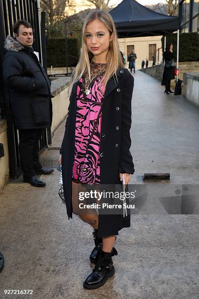 Valentino : Outside Arrivals - Paris Fashion Week Womenswear Fall/Winter 2018/2019 Valentino : Outside Arrivals - Paris Fashion Week Womenswear Fall/Winter 2018/2019