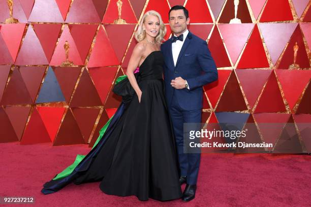 Kelly Ripa and Mark Consuelos attend the 90th Annual Academy Awards at Hollywood & Highland Center on March 4, 2018 in Hollywood, California.