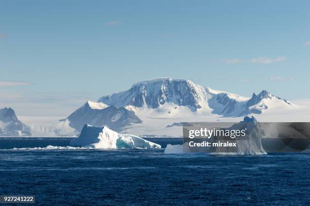 floating tabular icebergs in antarctic sound - antarctic sound stock pictures, royalty-free photos & images