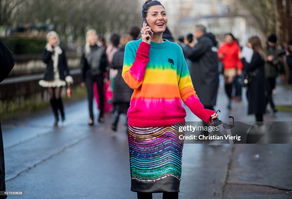 Street Style : Paris Fashion Week Womenswear Fall/Winter 2018/2019 : Day Seven