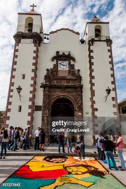 alfombras or religious temporary carpets is set up at the san antonio church during christmas - san miguel de allende, mexico - alfombra stock pictures, royalty-free photos & images