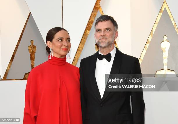 Actress Maya Rudolph and Director Paul Thomas Anderson arrive for the 90th Annual Academy Awards on March 4 in Hollywood, California. / AFP PHOTO /...