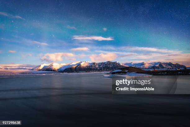 aurora borealis display above the jokulsarlon glacial lagoon, iceland - impossiable fotografías e imágenes de stock