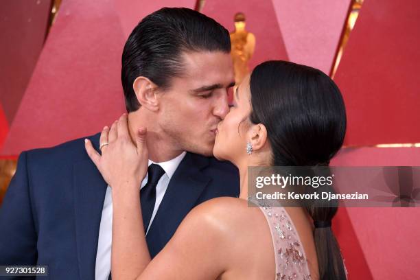 Gina Rodriguez and Joe LoCicero attend the 90th Annual Academy Awards at Hollywood & Highland Center on March 4, 2018 in Hollywood, California.