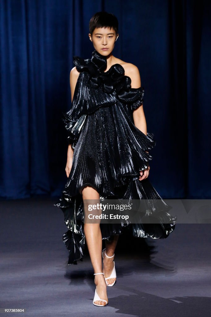 Givenchy : Runway - Paris Fashion Week Womenswear Fall/Winter 2018/2019