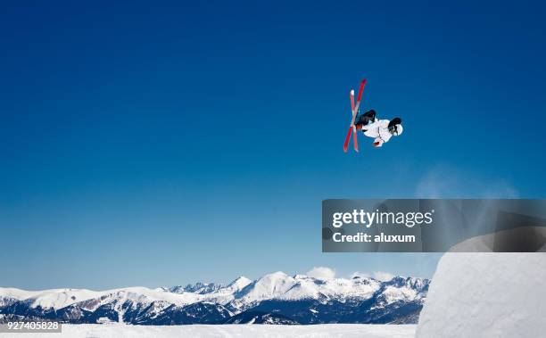 amazing freestyle skiing jumps in the pyrenees mountains - off piste ski stock pictures, royalty-free photos & images