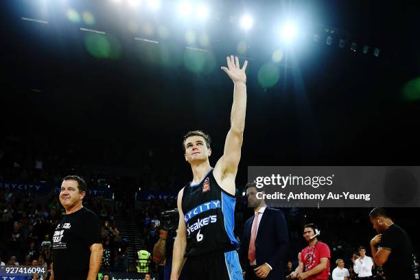 Kirk Penney of the Breakers acknowledges the fans after game two of the NBL semi final series between Melbourne United and the New Zealand Breakers...