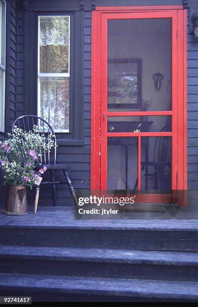 porta vermelha - porta de tela imagens e fotografias de stock