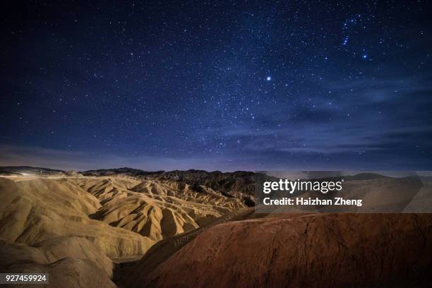 sternenhimmel im death valley - death valley stock-fotos und bilder