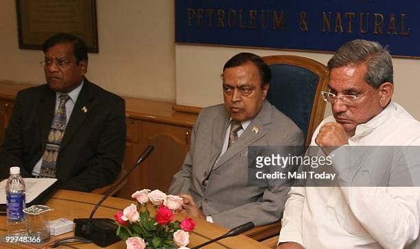 Petroleum Minister Murli Deora with Rajasthan Industry Minister Rajender Parekh and Indian Oil Corporations Chairman Sarthak Behuria at a meeting...