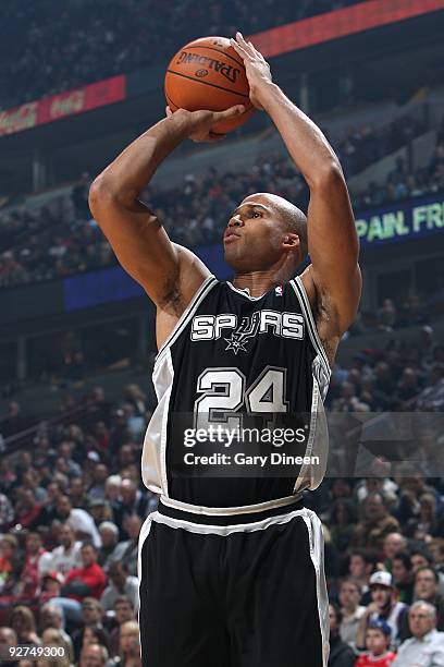 Richard Jefferson of the San Antonio Spurs shoots the ball during the game against the Chicago Bulls at the United Center on October 29, 2009 in...