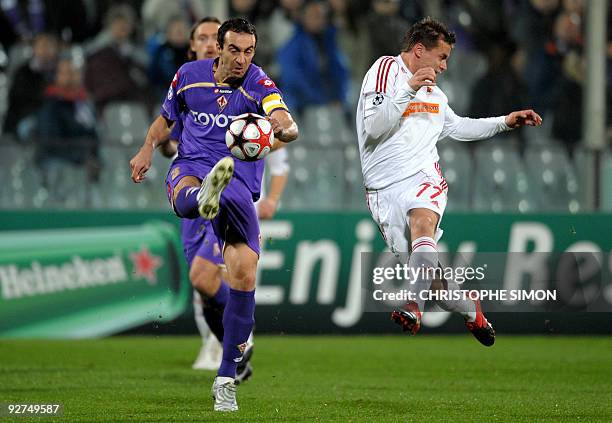 Fiorentina's defender captain Dario Dainelli kicks the ball pas Decebren's midfielder Peter Szakaly during their Group E Champion's League football...