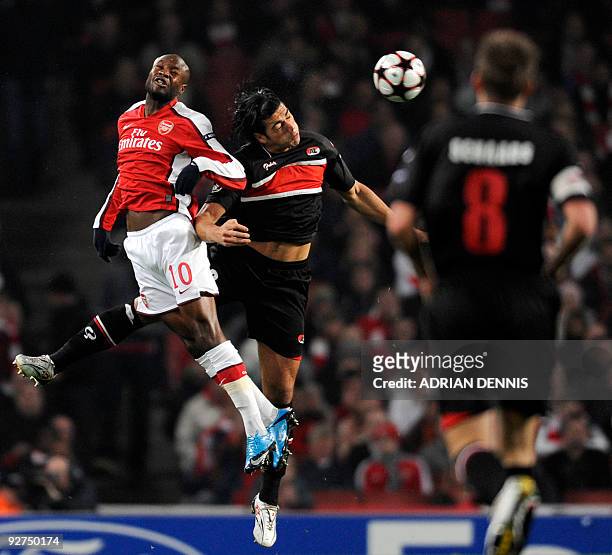 Arsenal's French defender William Gallas vies for the ball against AZ Alkmaar's Italian player Graziano Pelle during the Champions League Group H...