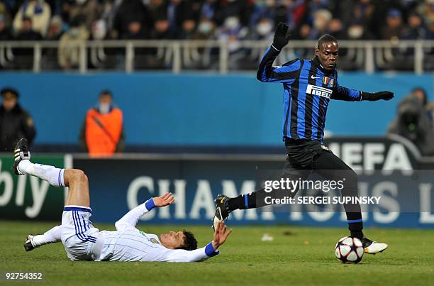 Mario Balotelli of FC Inter fights for a ball with Roman Eremenko of Dynamo Kiev during a UEFA Champions League, Group F football match with FC...