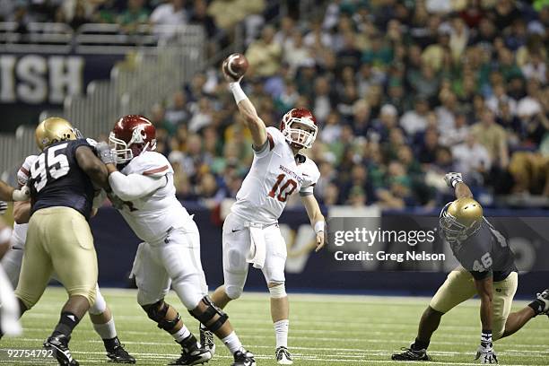 Washington State QB Jeff Tuel in action vs Notre Dame. San Antonio, TX CREDIT: Greg Nelson