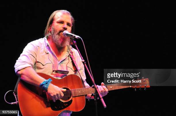 Steve Earle performs on stage at Barbican Centre on November 4, 2009 in London, England.