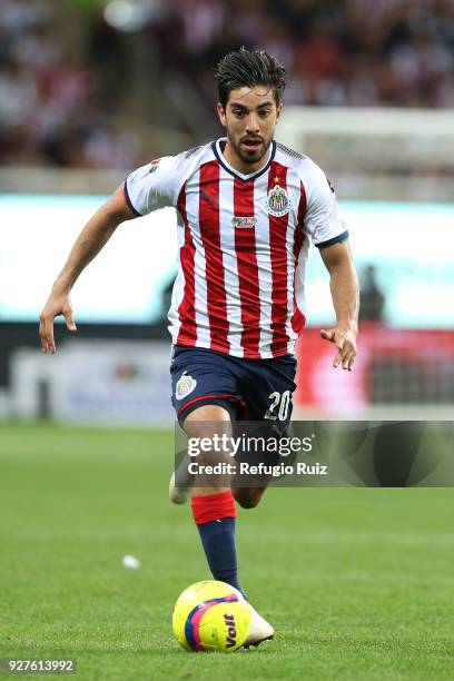 Rodolfo Pizarro of Chivas drives the ball during the 10th round match between Chivas and America as part of the Torneo Clausura 2018 Liga MX at Akron...