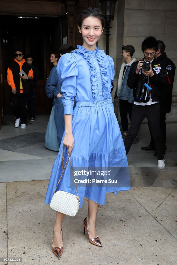 Stella McCartney : Outside Arrivals- Paris Fashion Week Womenswear Fall/Winter 2018/2019