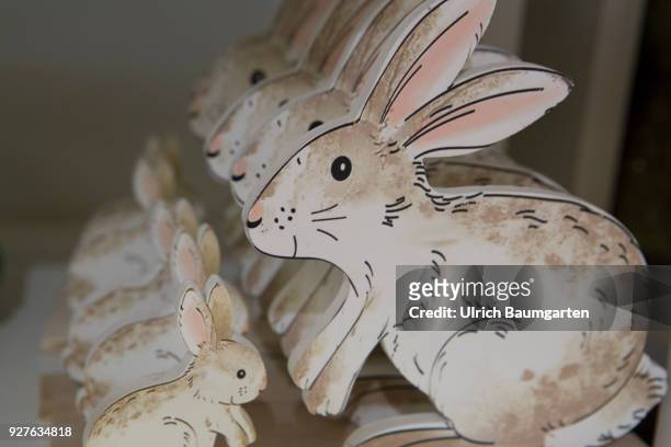 Ester 2018. The picture shows wooden easter bunnies.
