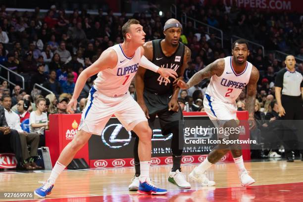 Los Angeles Clippers Forward Sam Dekker boxes out Brooklyn Nets Forward Dante Cunningham during the game between the Brooklyn Nets and the L.A....