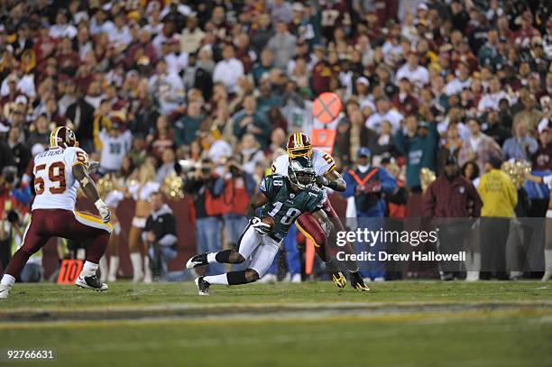 Wide Receiver Jeremy Macklin of the Philadelphia Eagles runs with the ball during the game against the Washington Redskins on October 26, 2009 at...